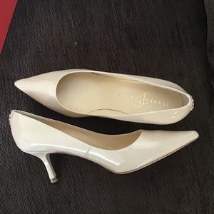 Ivory/cream 7.5  pumps